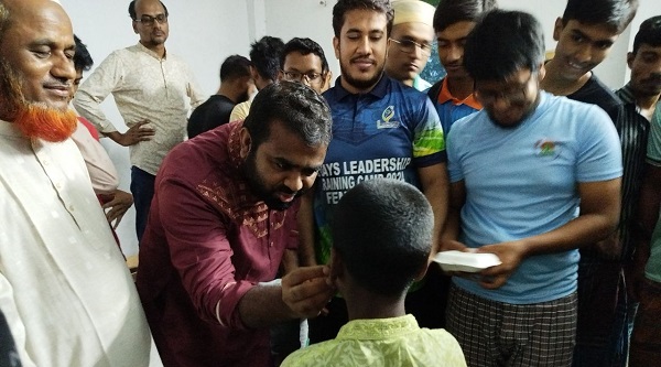 ফেনীতে বন্যাকবলিত মানুষের পাশে ছাত্রশিবির সভাপতি