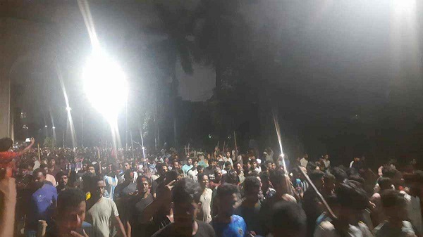 শিক্ষার্থীদের ধাওয়ায় পালাল আনসার সদস্যরা