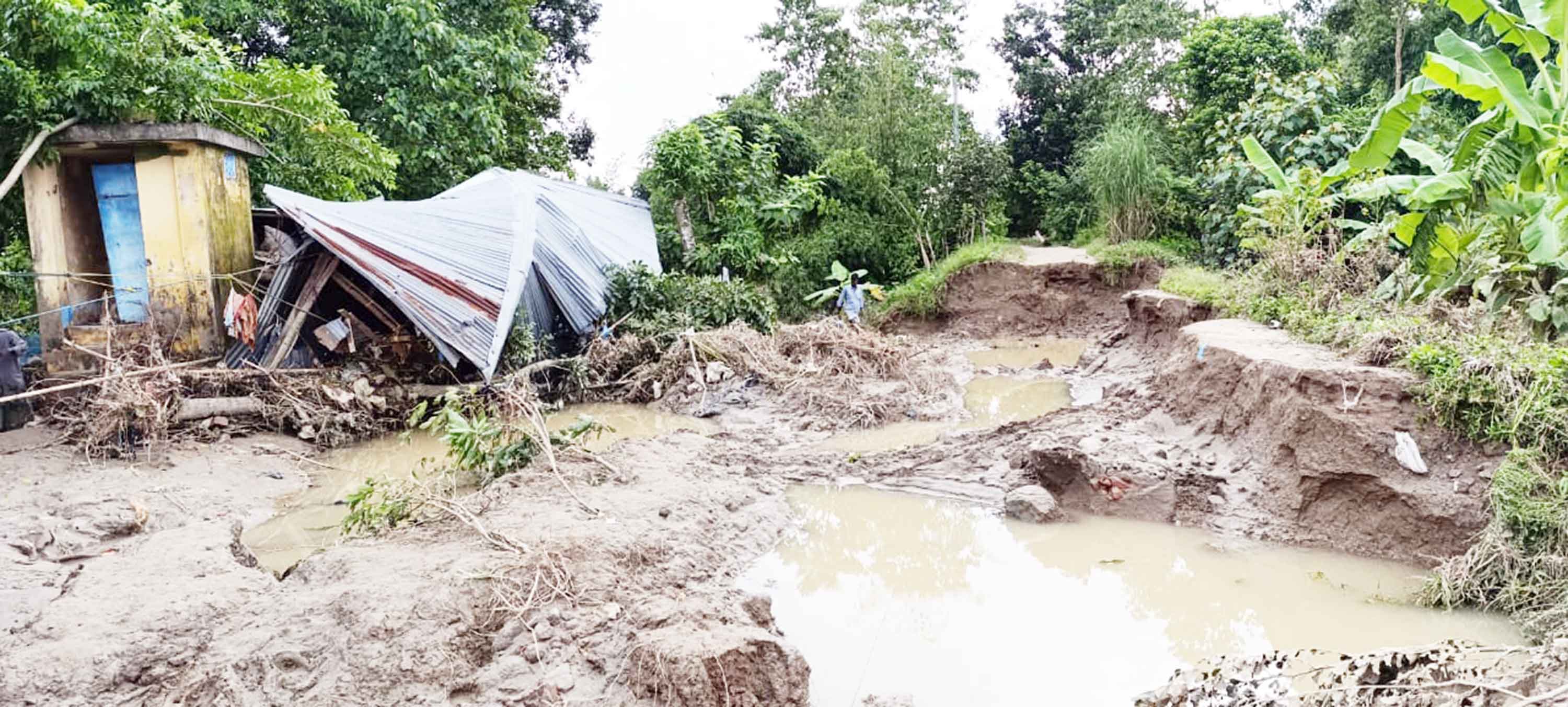 ফটিকছড়িতে কমছে বন্যার পানি, ভেসে উঠছে ক্ষত