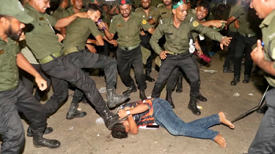 শিক্ষার্থীদের ওপর আনসারের হামলা, ছাত্রদের তিন দাবি