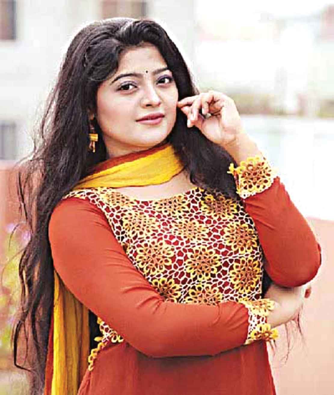 গানের পুরো টাকা বন্যার্তদের দিলেন সালমা