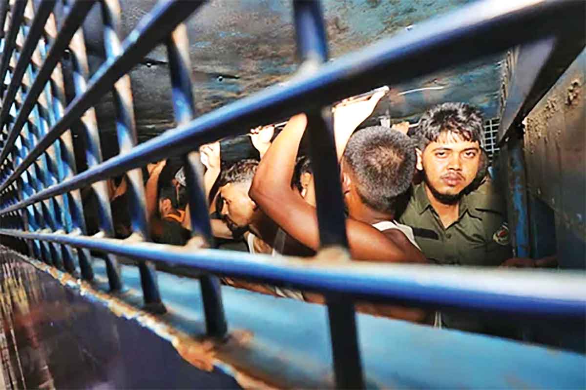 চার মামলা, ৩৯০ আনসার কারাগারে