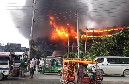 রূপগঞ্জে গাজী টায়ারসের কারখানায় আগুন, নিখোঁজ ১৭৬