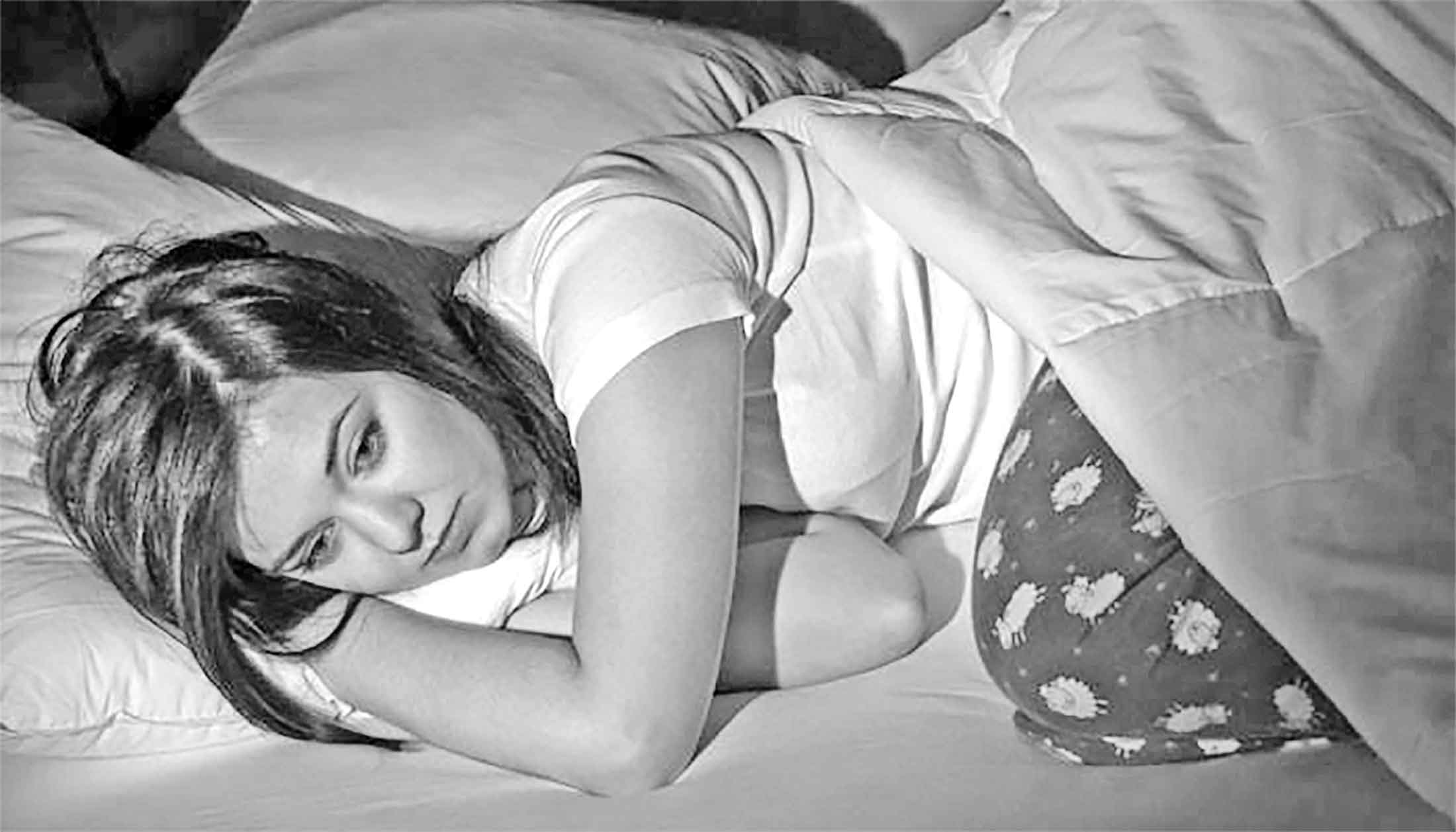 অনিদ্রা: কারণ, লক্ষণ ও প্রতিকারে করণীয়