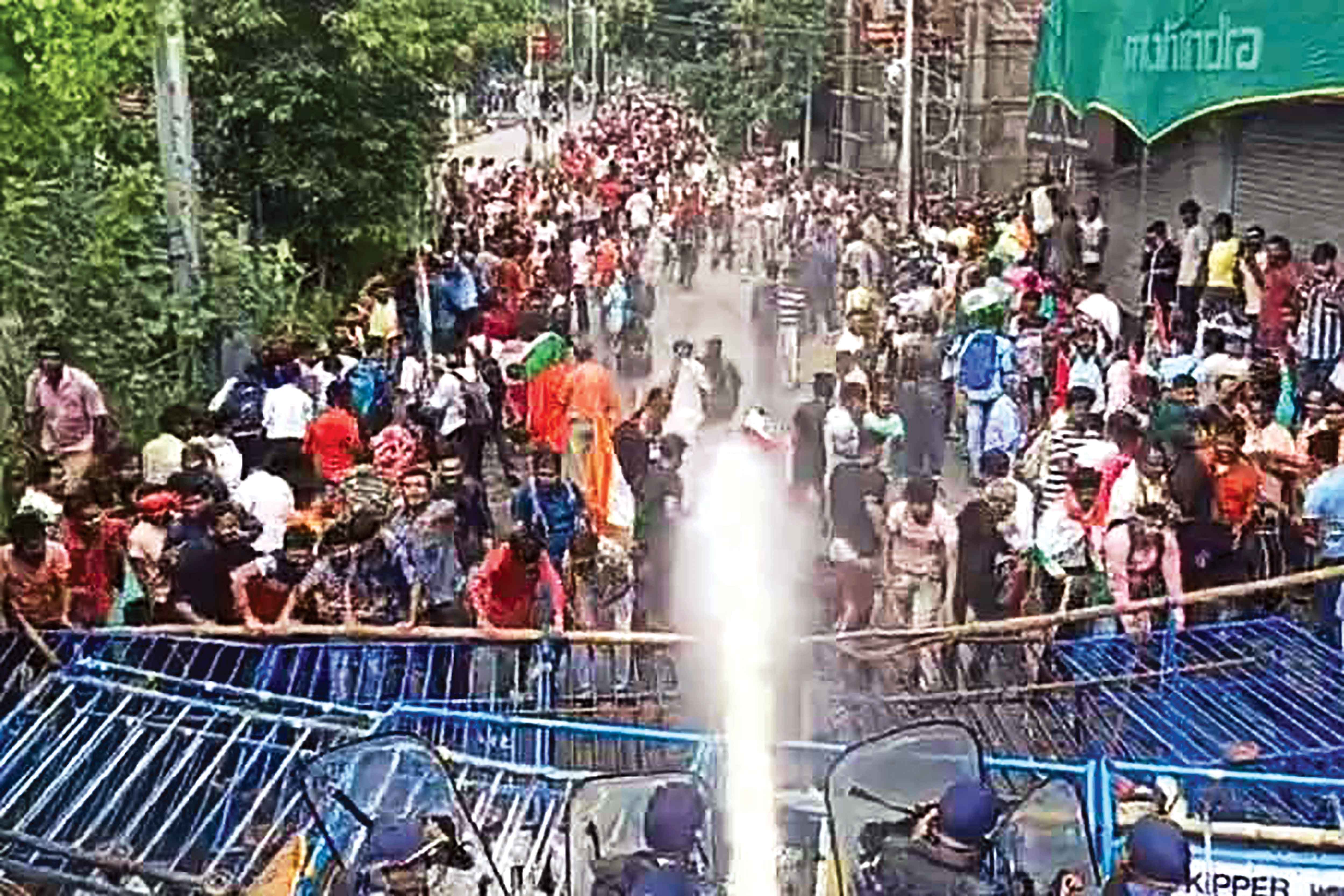 'নবান্ন অভিযান' ঘিরে রণক্ষেত্র কলকাতা