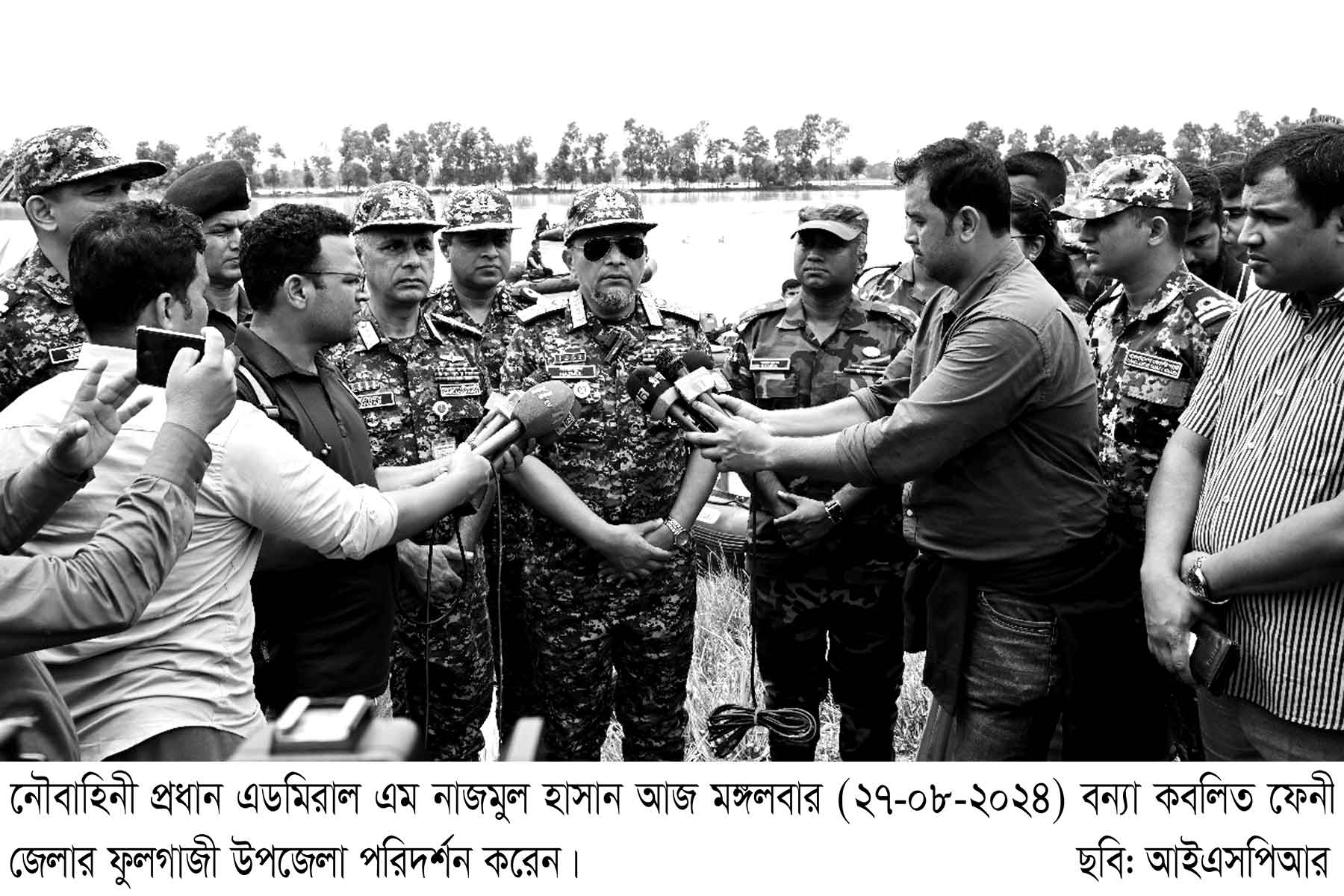 বন্যাকবলিত ফেনী জেলা পরিদর্শন নৌবাহিনী প্রধানের