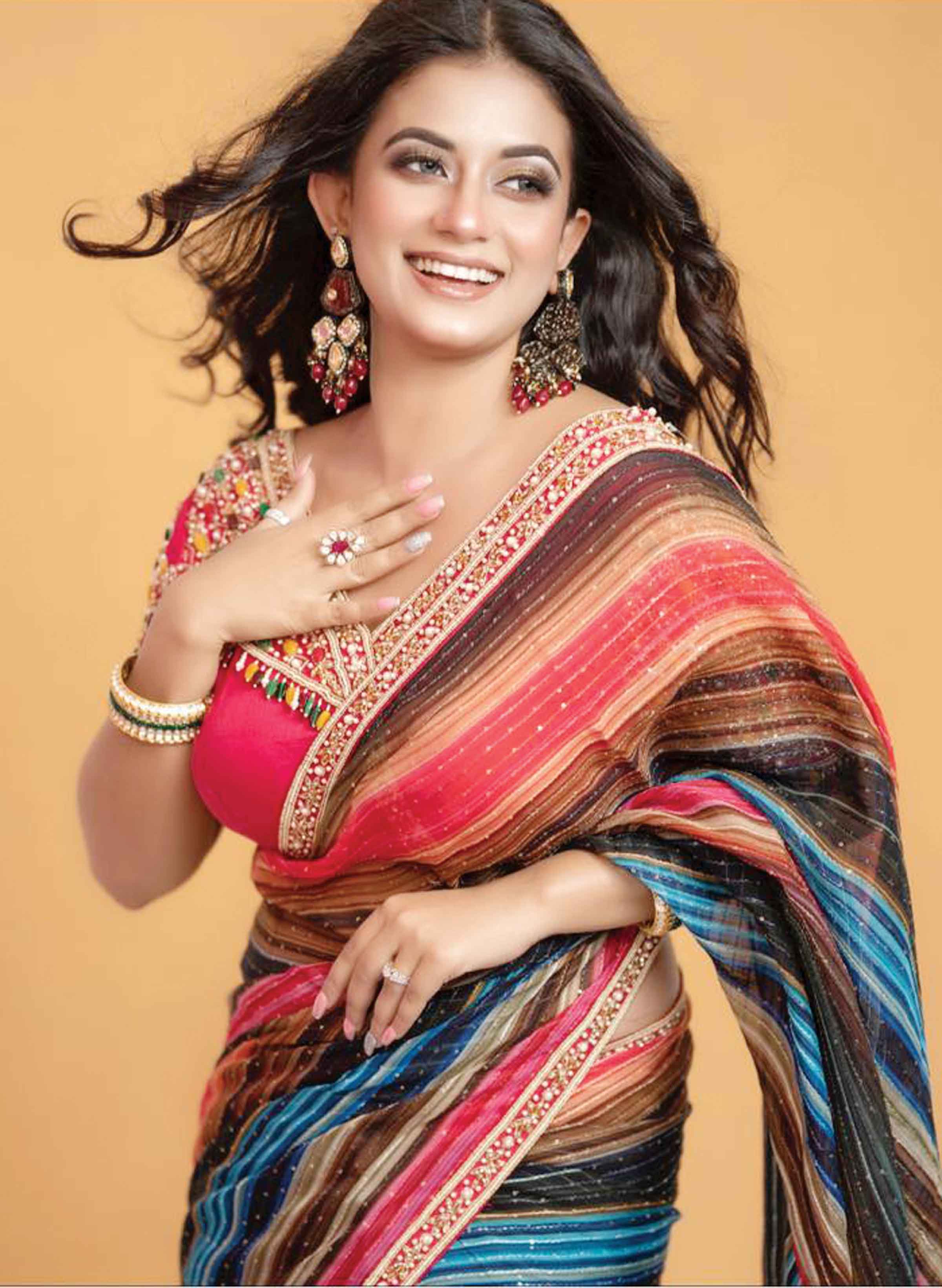 নীলচক্র'র অপেক্ষায় মন্দিরা