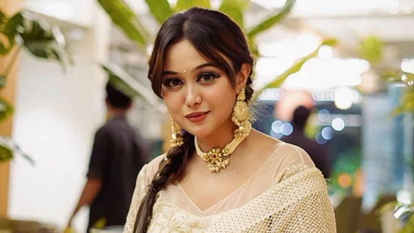 ধনী মানুষকেও ডেট করেছি, কিন্তু হ্যাপি ছিলাম না : অভিনেত্রী চমক