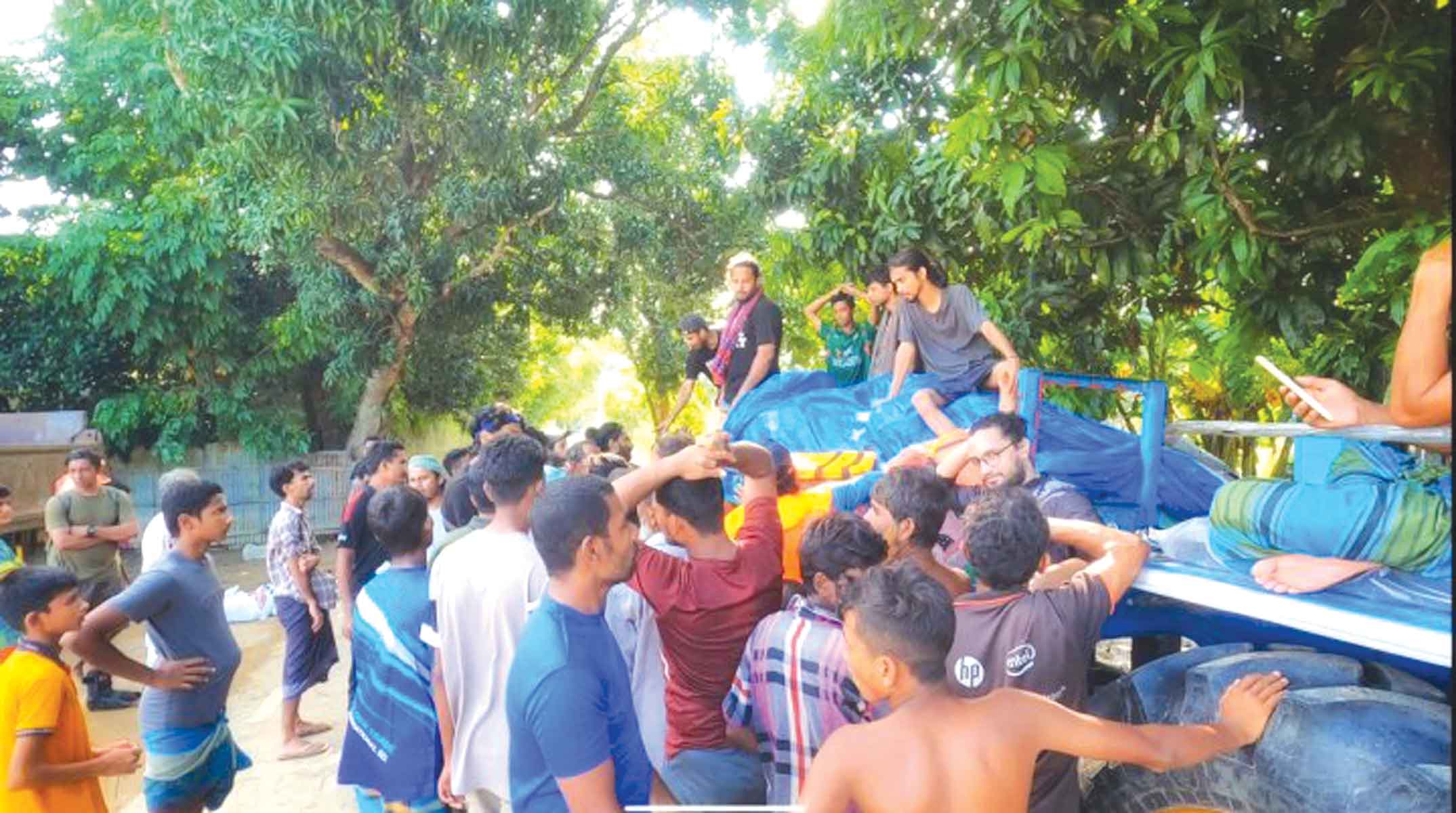 বানভাসিদের পাশে 'গেট আপ স্ট্যান্ড আপ'