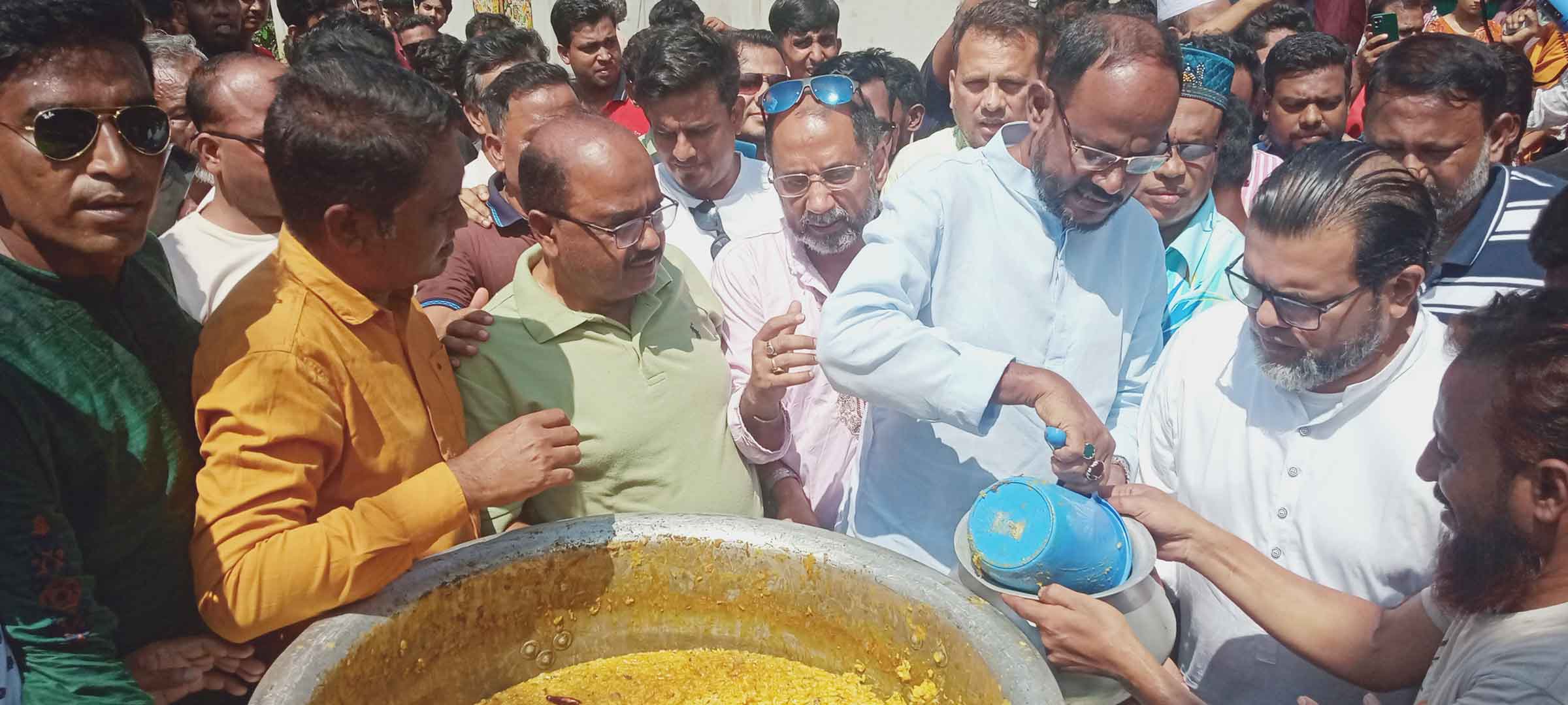 দেবিদ্বারের বন্যার্তদের ত্রাণ বিতরণ করলেন বিএনপির নেতাকর্মীরা