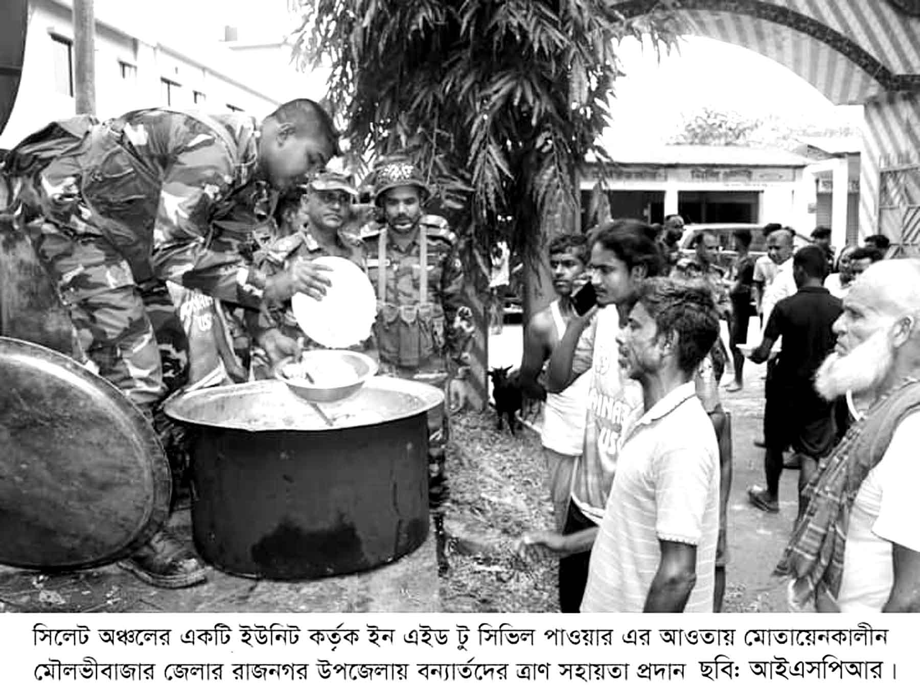 বন্যার্তদের সহায়তায় সশস্ত্র বাহিনীর কার্যক্রম চলমান
