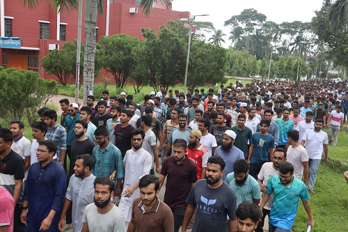 শিক্ষার্থীদের আন্দোলনে ১১ দফা দাবি মেনে নিয়েছে বাকৃবি প্রশাসন