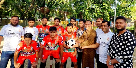 কুতুবদিয়ায় মিনিবার ফুটবল টুর্নামেন্ট উদ্বোধন ও ধরা’র ক্রীড়া সামগ্রী উপহার