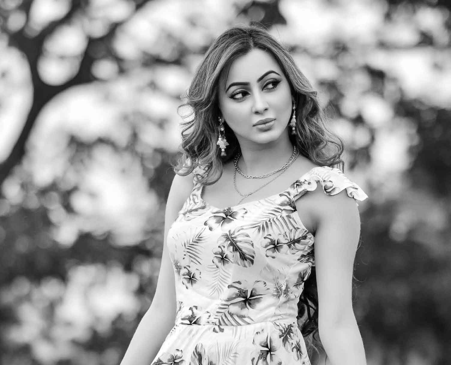 বন্যার্তদের পাশে জাহারা মিতু