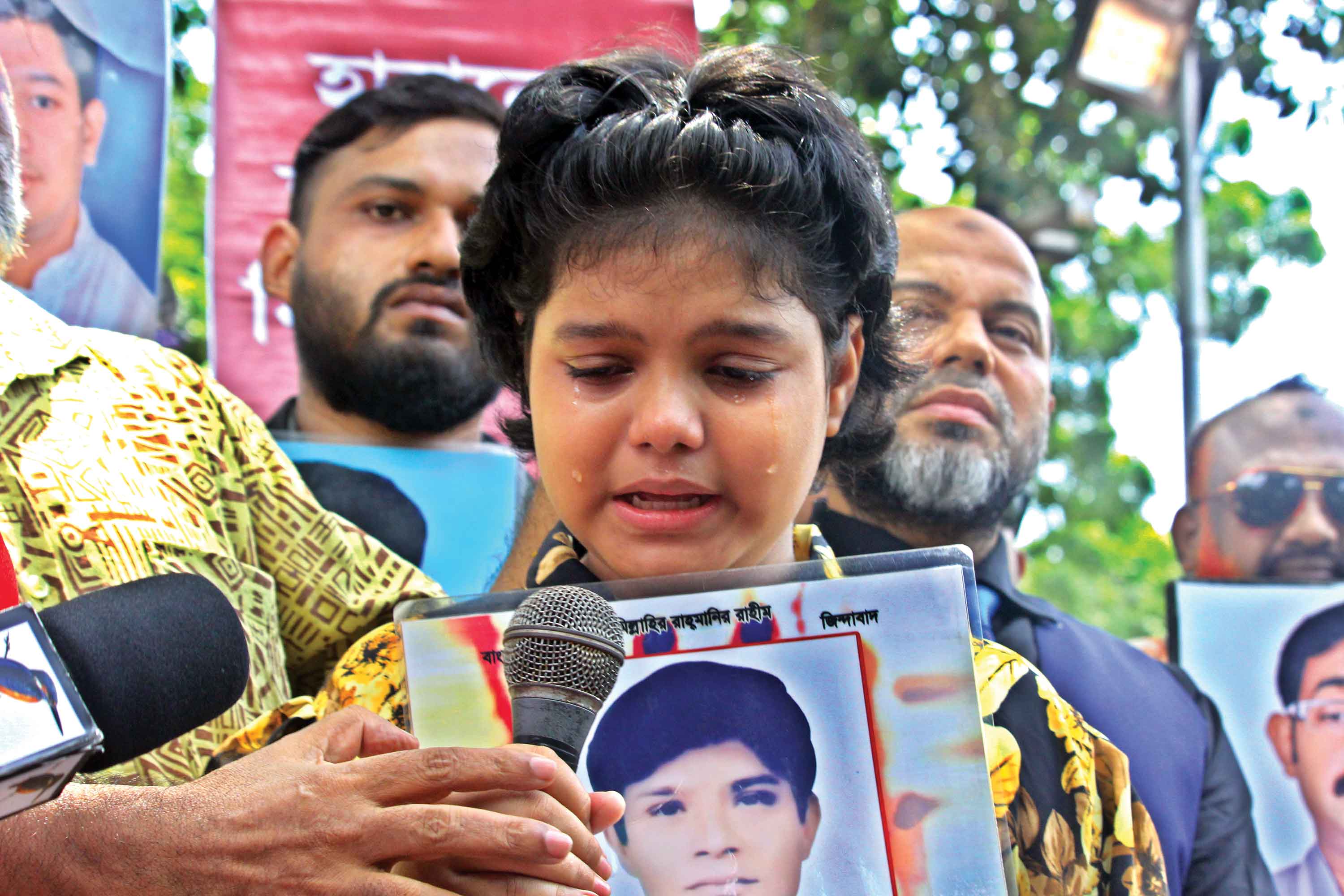 গুম হওয়া স্বজনদের ফিরিয়ে দেওয়ার দাবি