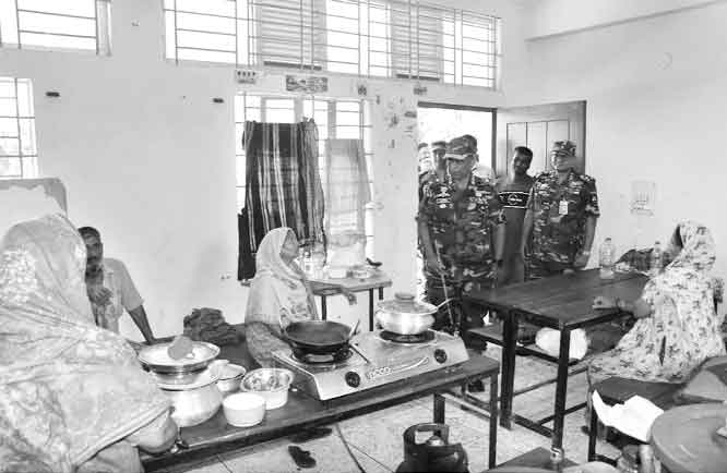 বন্যা মোকাবিলায় সশস্ত্র বাহিনীর ৩৩টি ক্যাম্প মোতায়েন রয়েছে