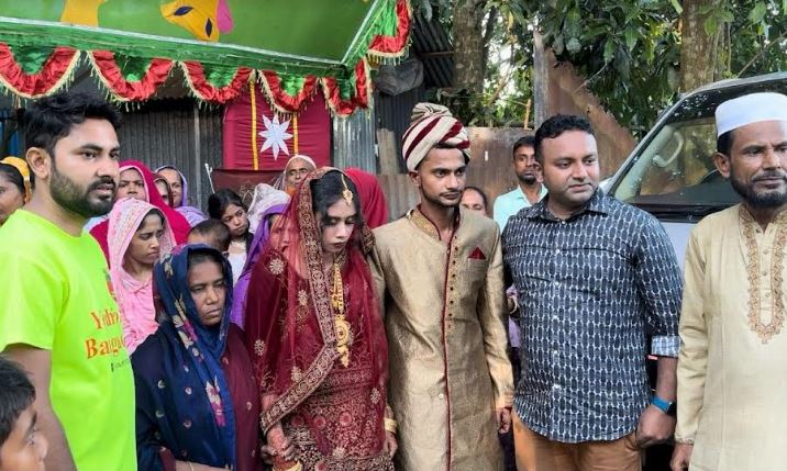 বাবা মারা যাওয়ার পরে বন্ধ হয়ে যাওয়া উর্মির বিয়ে সম্পন্ন করলো ইউথ ফর বাংলাদেশ