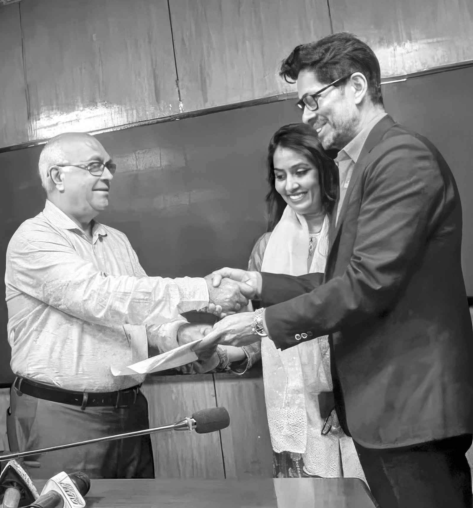 বন্যাদুর্গতদের পাশে বিটপী গ্রম্নপ