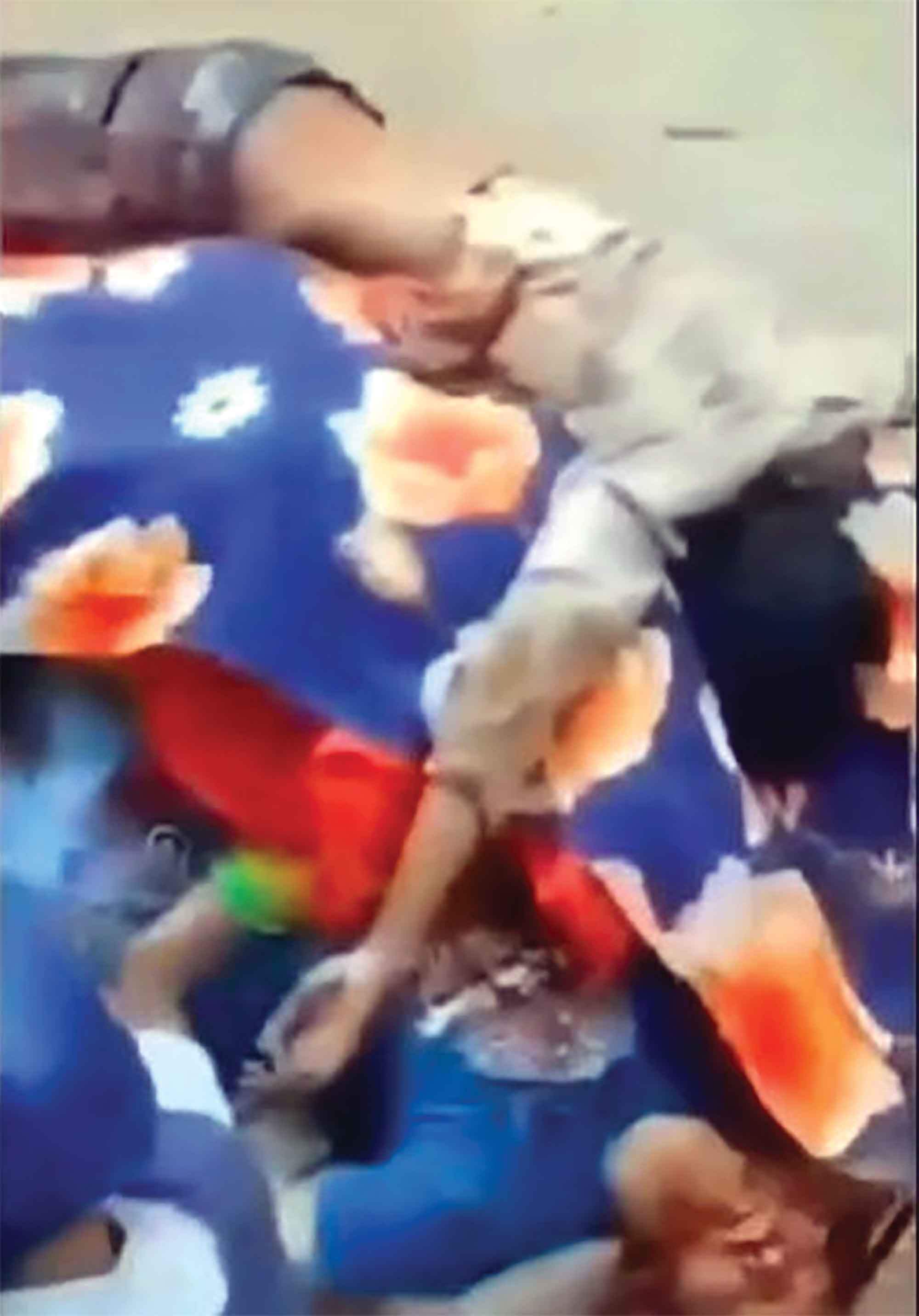 ভ্যানে লাশের স্তূপ :৪ সদস্যের তদন্ত কমিটি