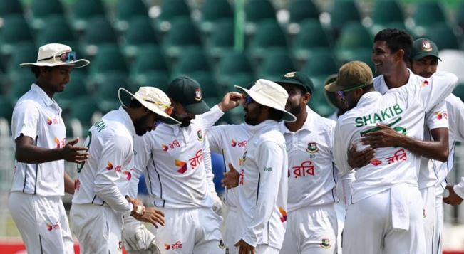 খারাপ আবহাওয়ায় শেষ সেশন, জয়ের পথেই আছে বাংলাদেশ