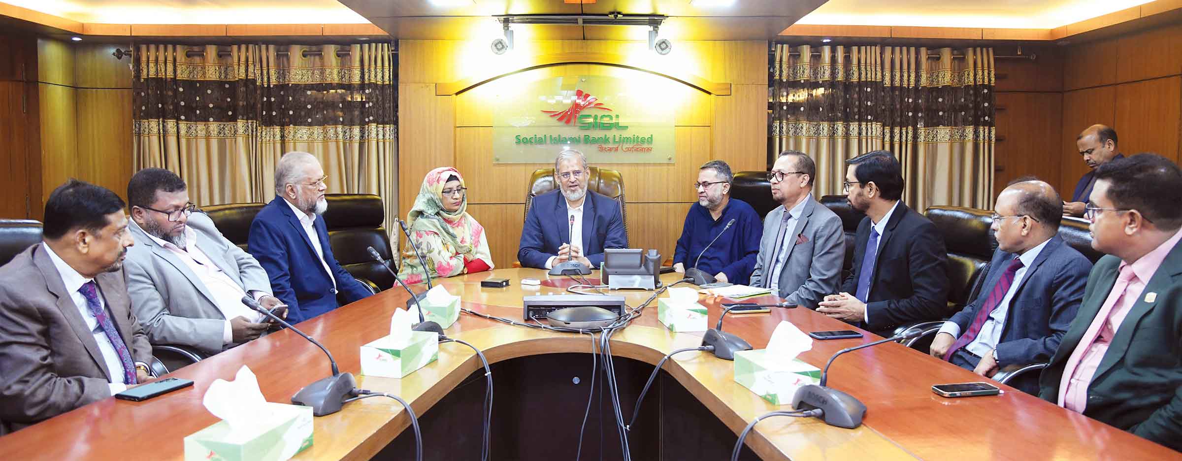 সোশ্যাল ইসলামী ব্যাংকের পরিচালনা পর্ষদের সঙ্গে ব্যাংকের নির্বাহীদের মতবিনিময়