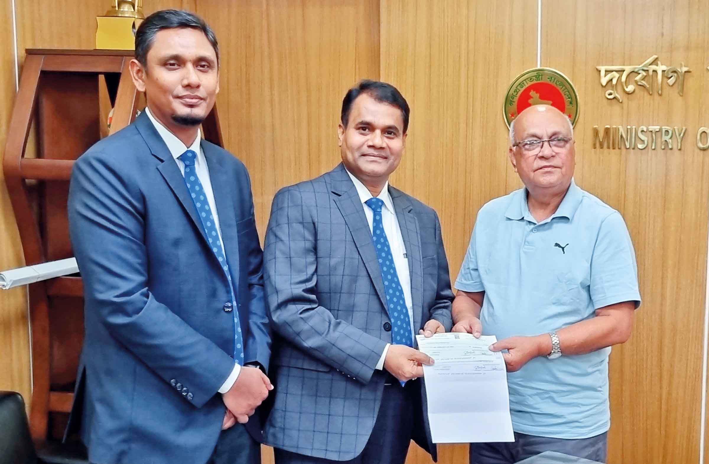 প্রধান উপদেষ্টার ত্রাণ তহবিলে শাহ্‌জালাল ইসলামী ব্যাংকের দেড় কোটি টাকা অনুদান