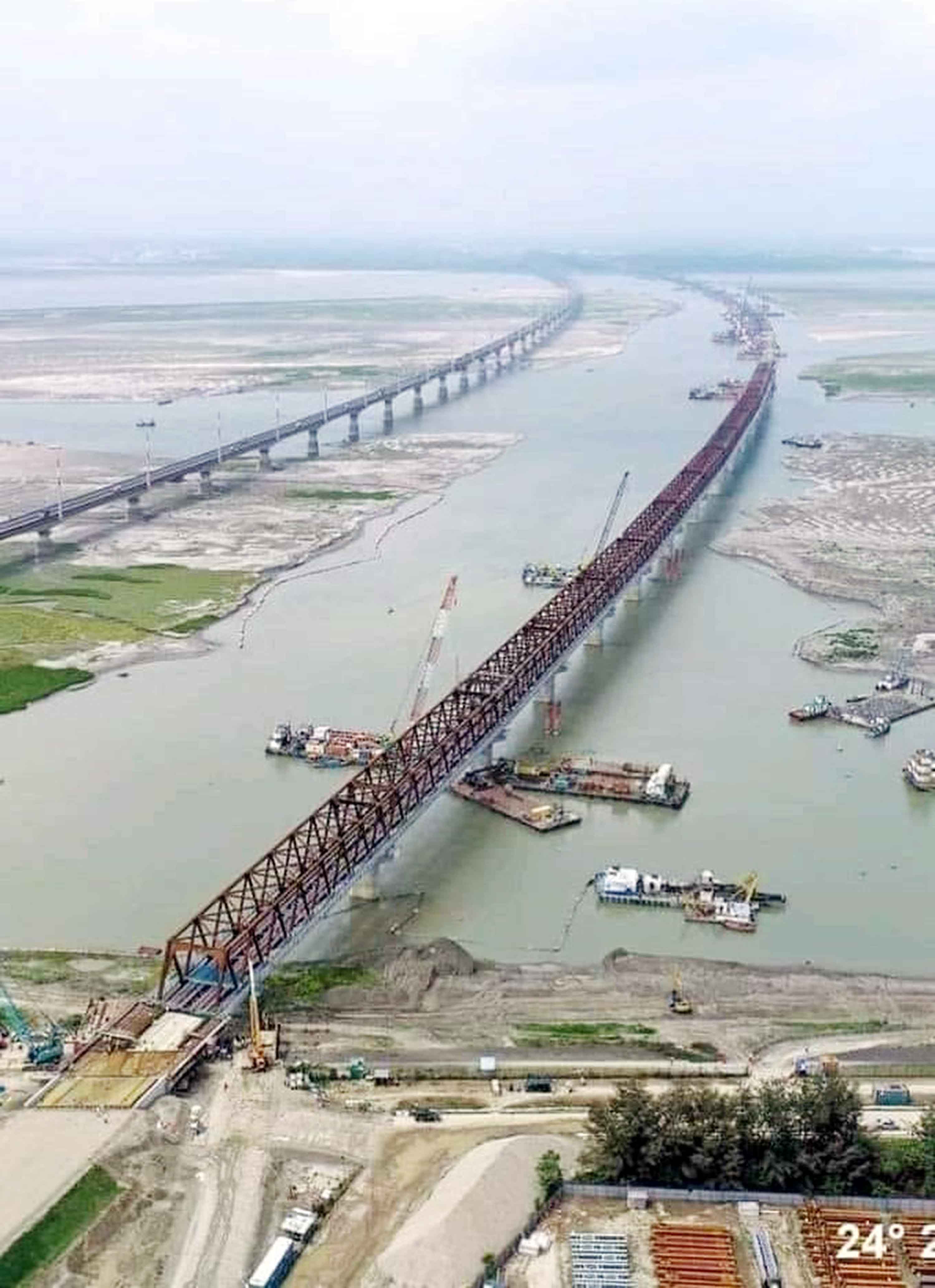 ভূঞাপুরে যমুনা নদীর ওপর নির্মাণাধীন রেলসেতু উদ্বোধন ডিসেম্বরে