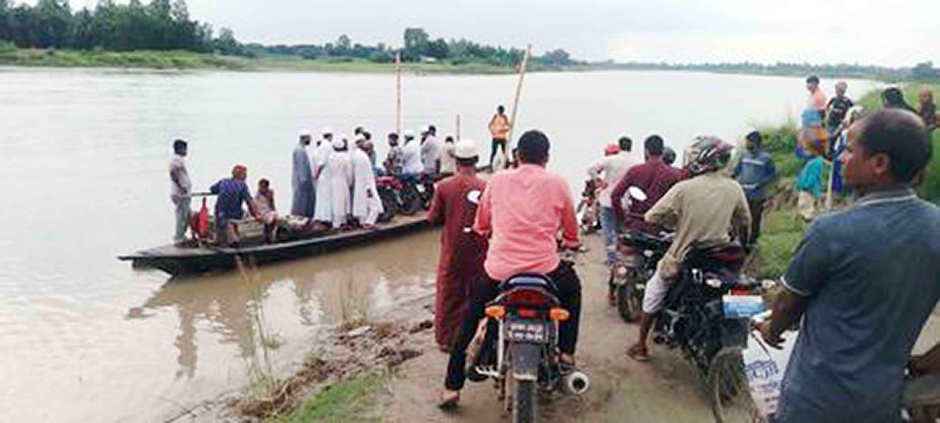 দৌলতপুরের আবুডাঙ্গা নদীতে ব্রিজের অভাবে ৩ ইউনিয়নবাসীর দুর্ভোগ