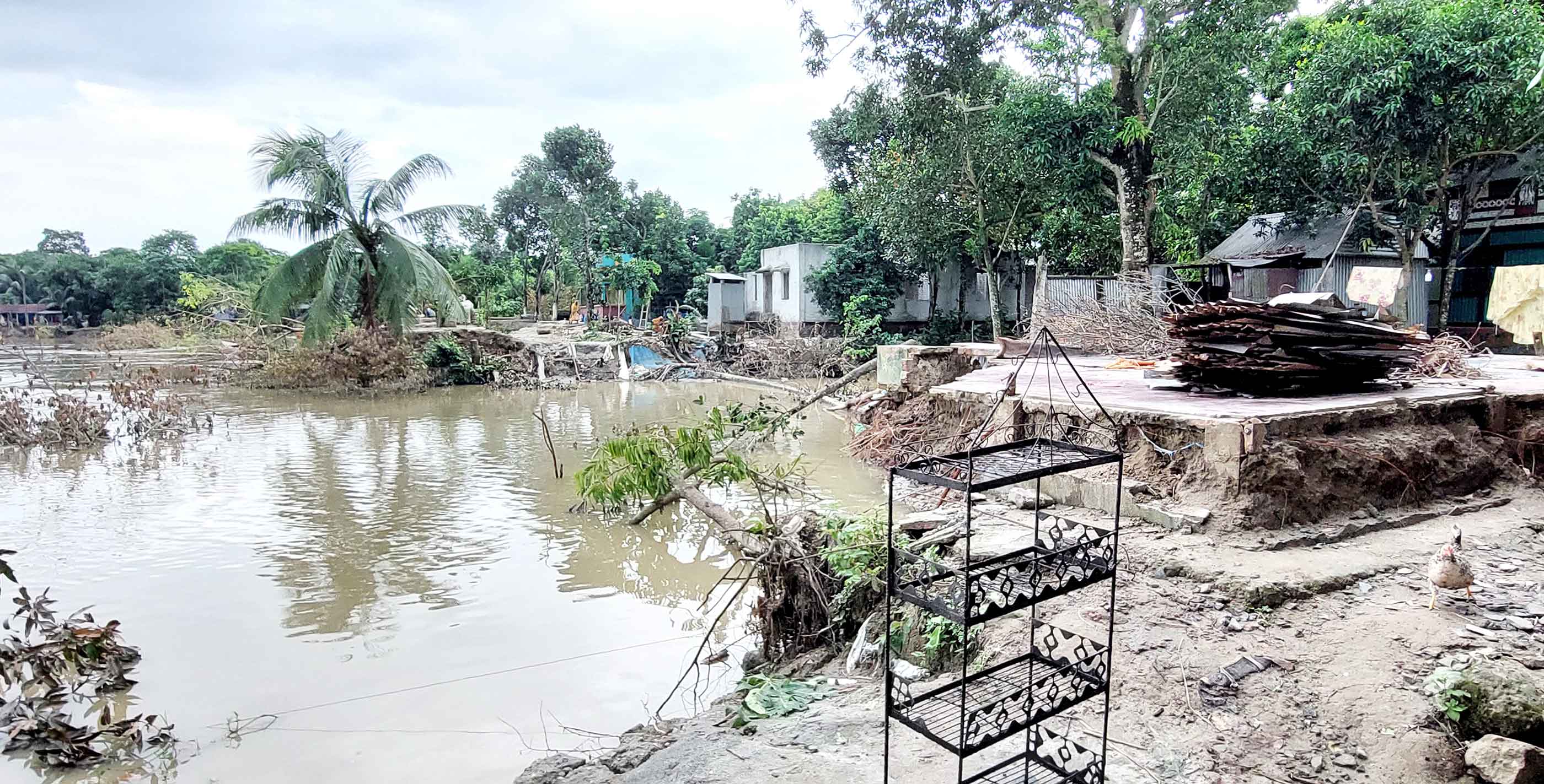 তিতাসে গোমতীর কবলে নারান্দিয়া ১৫ দিনে ৬০ পরিবার বাস্তুহারা