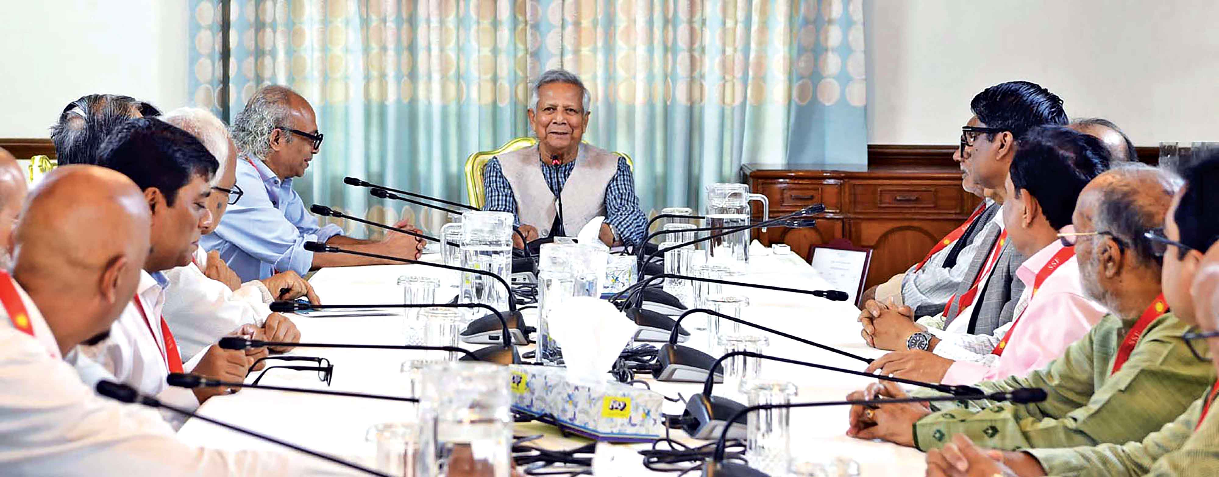 ২-৩ বছর অন্তর্র্বর্তী সরকারের 'মেয়াদ চান' সম্পাদকরা