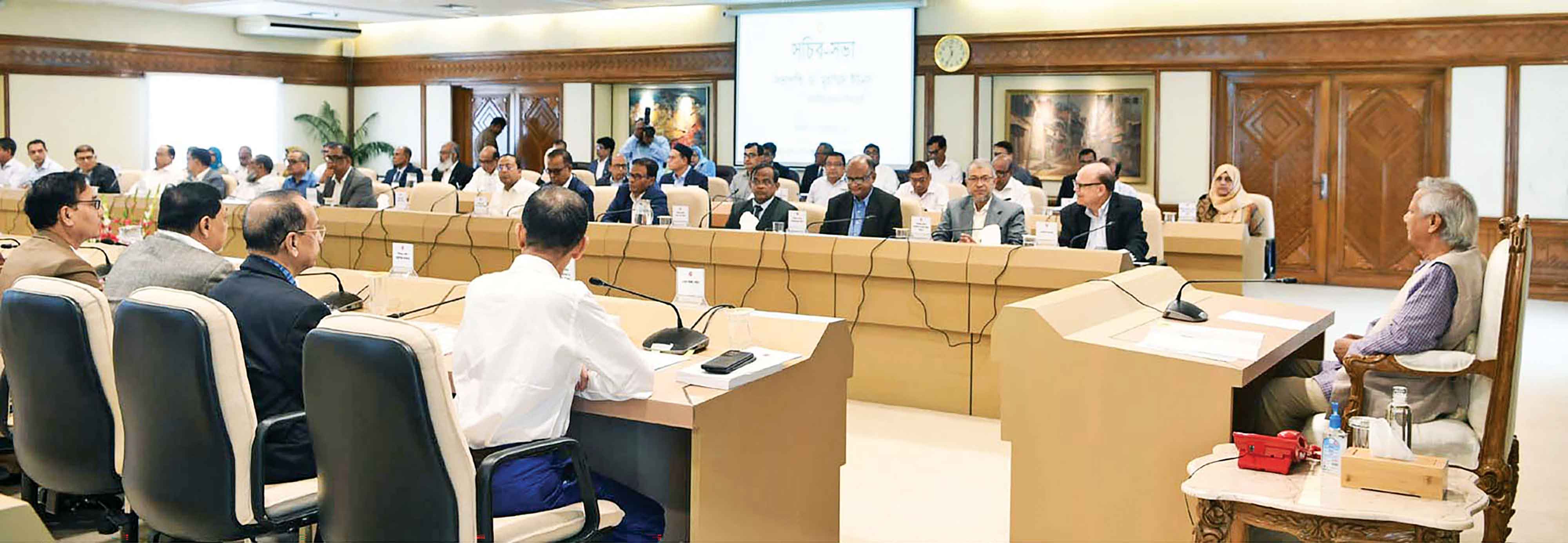 সচিবদের চিন্তার 'সংস্কার' চান প্রধান উপদেষ্টা