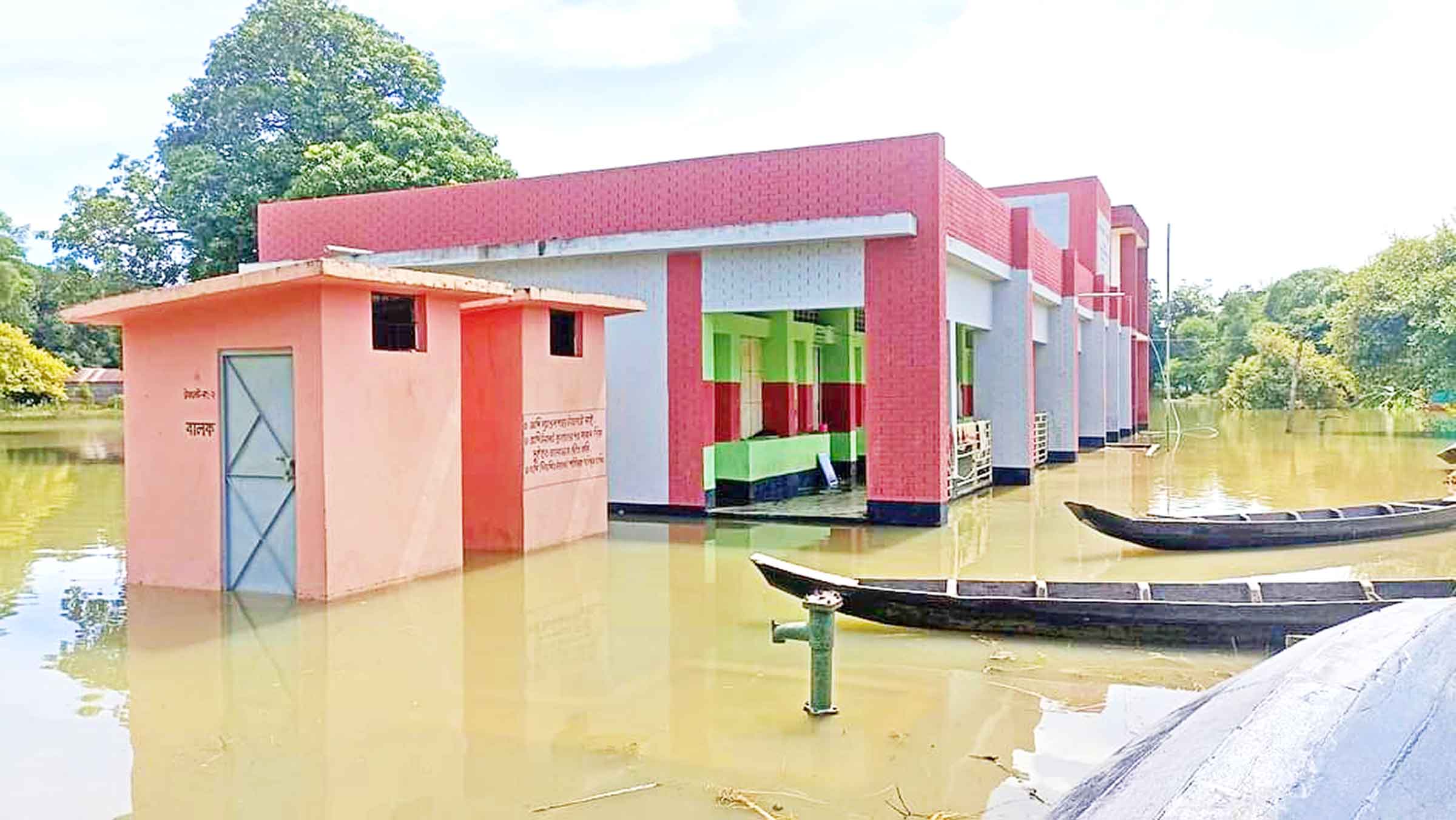 বন্যায় লংগদুতে ২০টি বিদ্যালয়ে পাঠদান বন্ধ