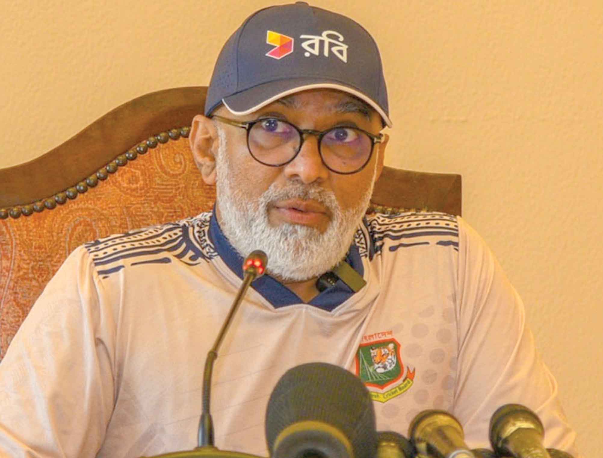 ভারত সফরেও টাইগারদের দায়িত্বে থাকছেন হাথুরুসিংহে