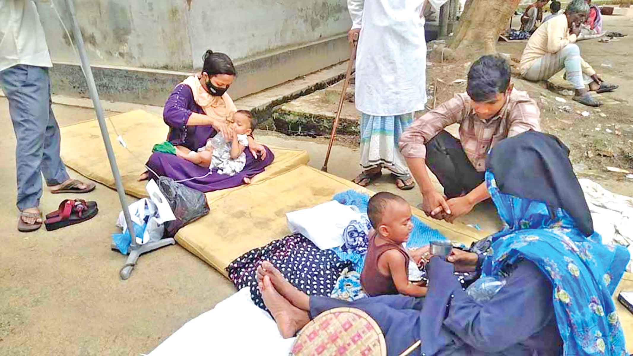 চার জেলার হাসপাতালে তিল ধারণের ঠাঁই নেই