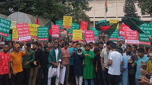পতাকা নিয়ে ভারতের ডুম্বুর বাঁধের উদ্দেশে লং মার্চ