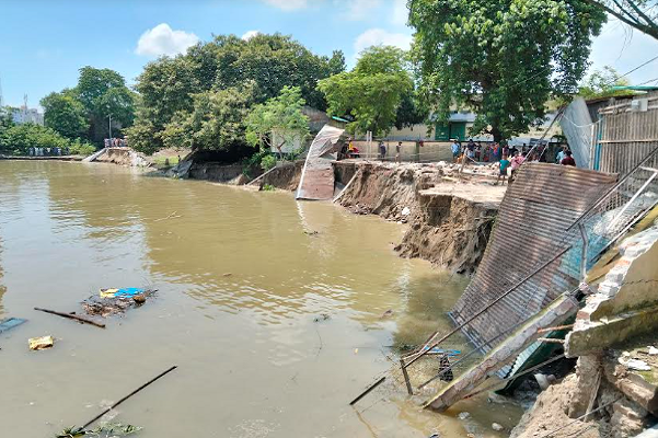 ভৈরবে নদী ভাঙ্গনে ১৩০ মিটার জায়গা বিলীন হয়ে গেছে