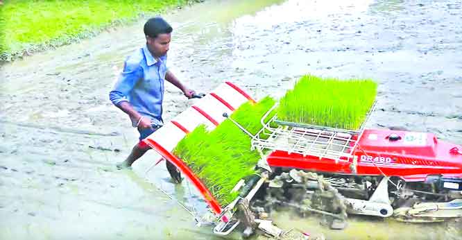 আধুনিক যন্ত্রের ব্যবহারে কৃষিতে এসেছে বৈপস্নবিক পরিবর্তন