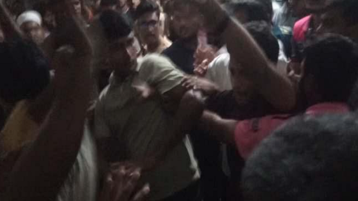 ইবিতে ছাত্র আন্দোলন নিয়ে নেতিবাচক মন্তব্য, ক্যাম্পাস ছাড়া করল ক্ষুব্ধ শিক্ষার্থীরা
