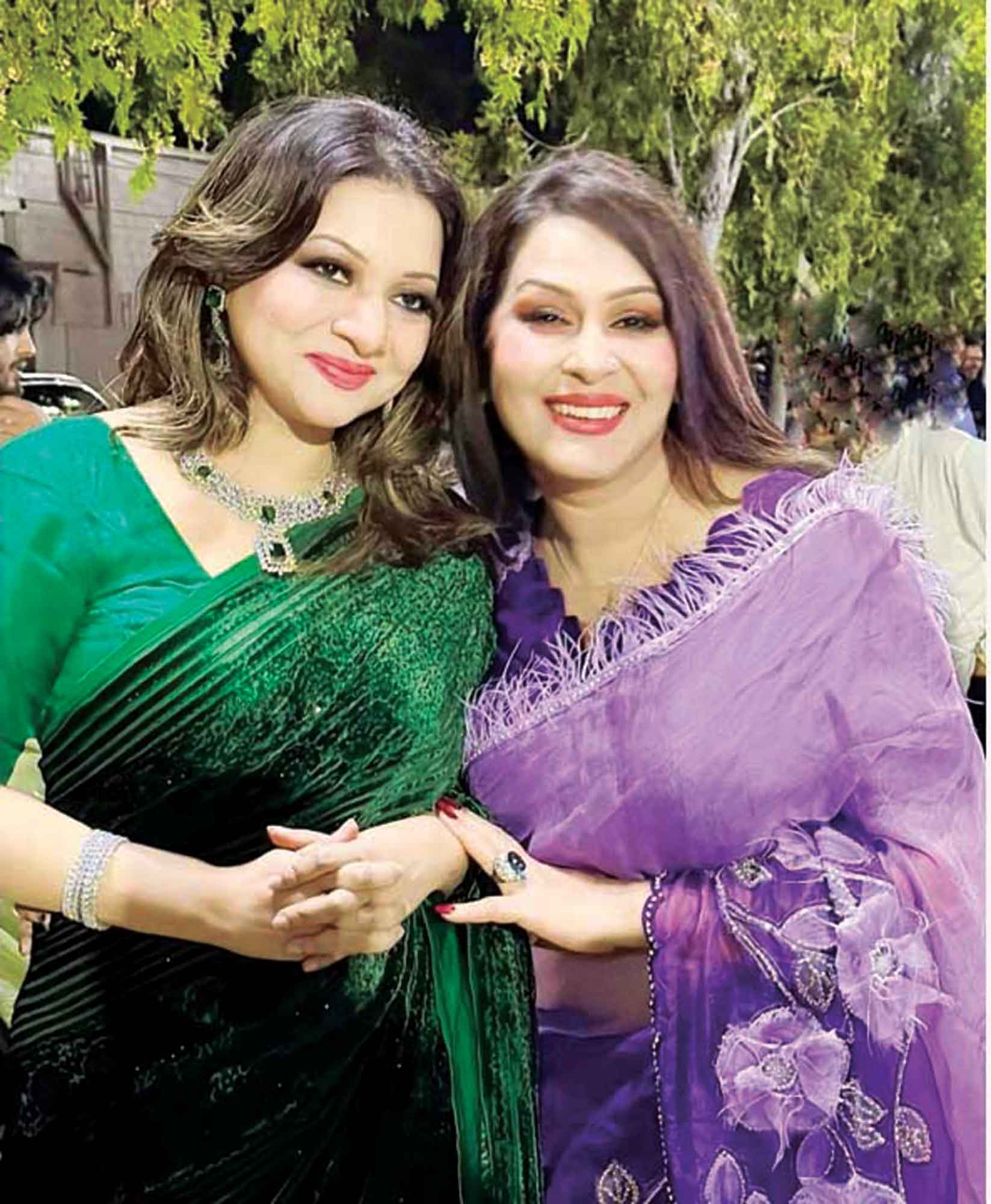 একই মঞ্চে আঁখি আলমগীর ও দিনাত জাহান মুন্নী