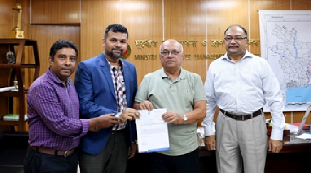 বন্যার্তদের জন্য কমিউনিটি ব্যাংকের পক্ষ থেকে মাননীয় প্রধান উপদেষ্টার ত্রাণ ও কল্যাণ তহবিলে ৩০ লাখ টাকার অনুদান