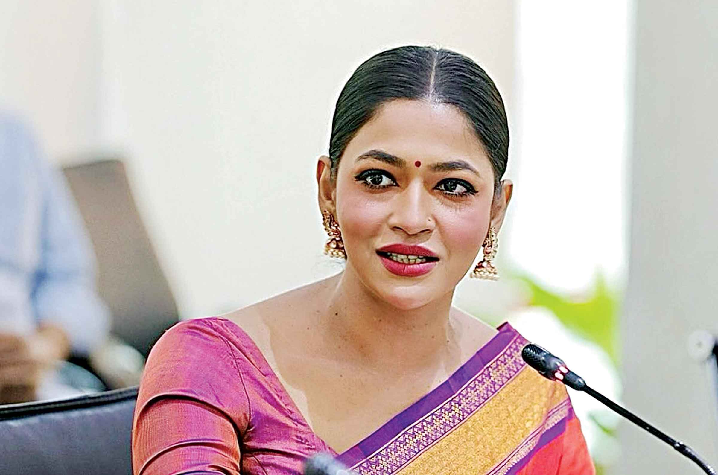 শিল্পী সংঘের নেতাদের দায়িত্ব ছাড়তে বললেন বাঁধন