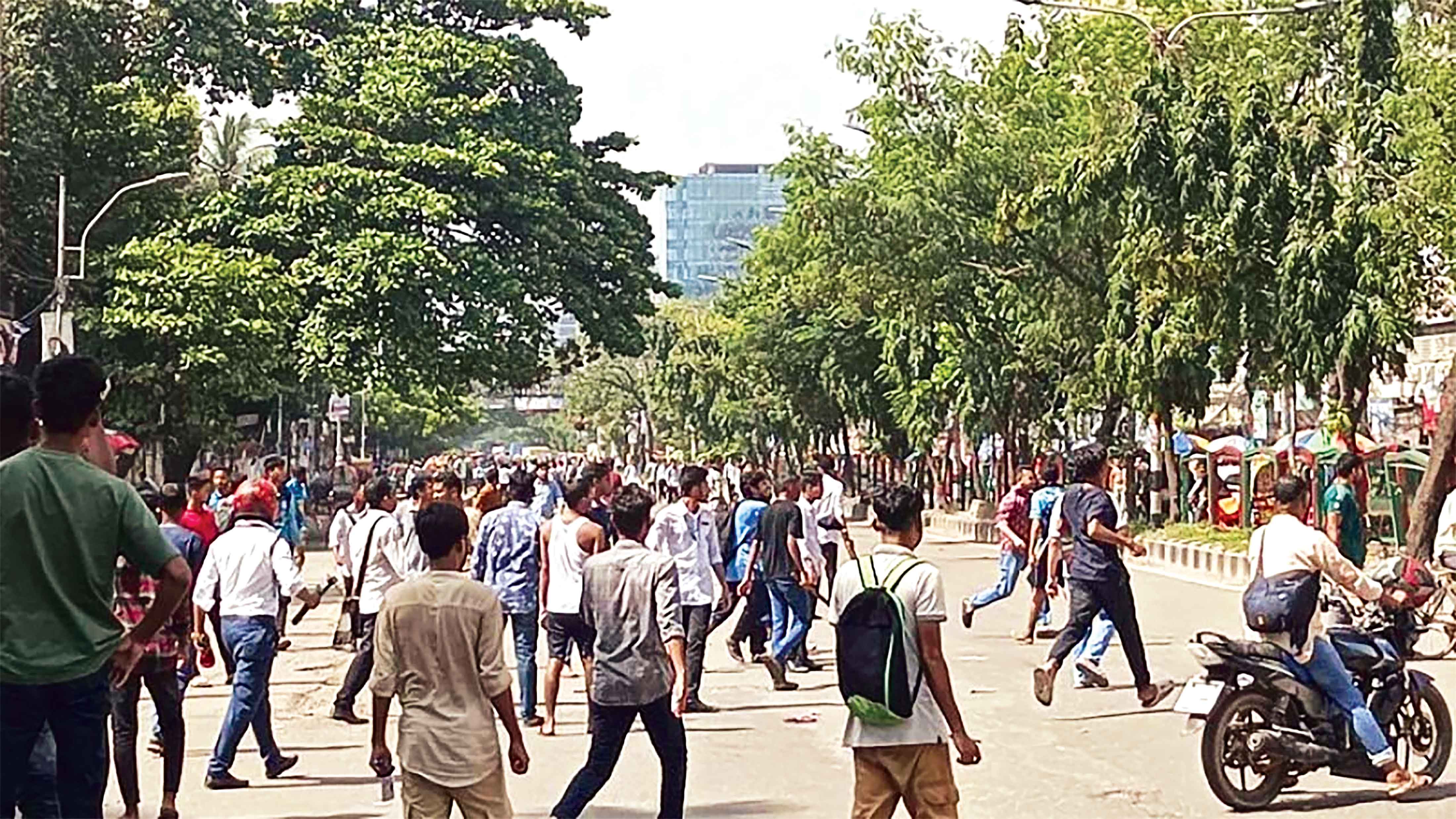দুই কলেজের শিক্ষার্থীদের সংঘর্ষ, ১৮ জন আহত