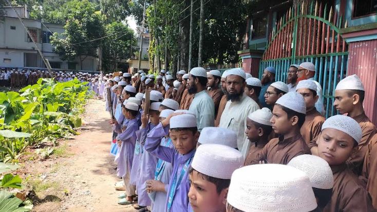 ভূঞাপুরে কিশোর গ্যাং প্রতিরোধে মানববন্ধন