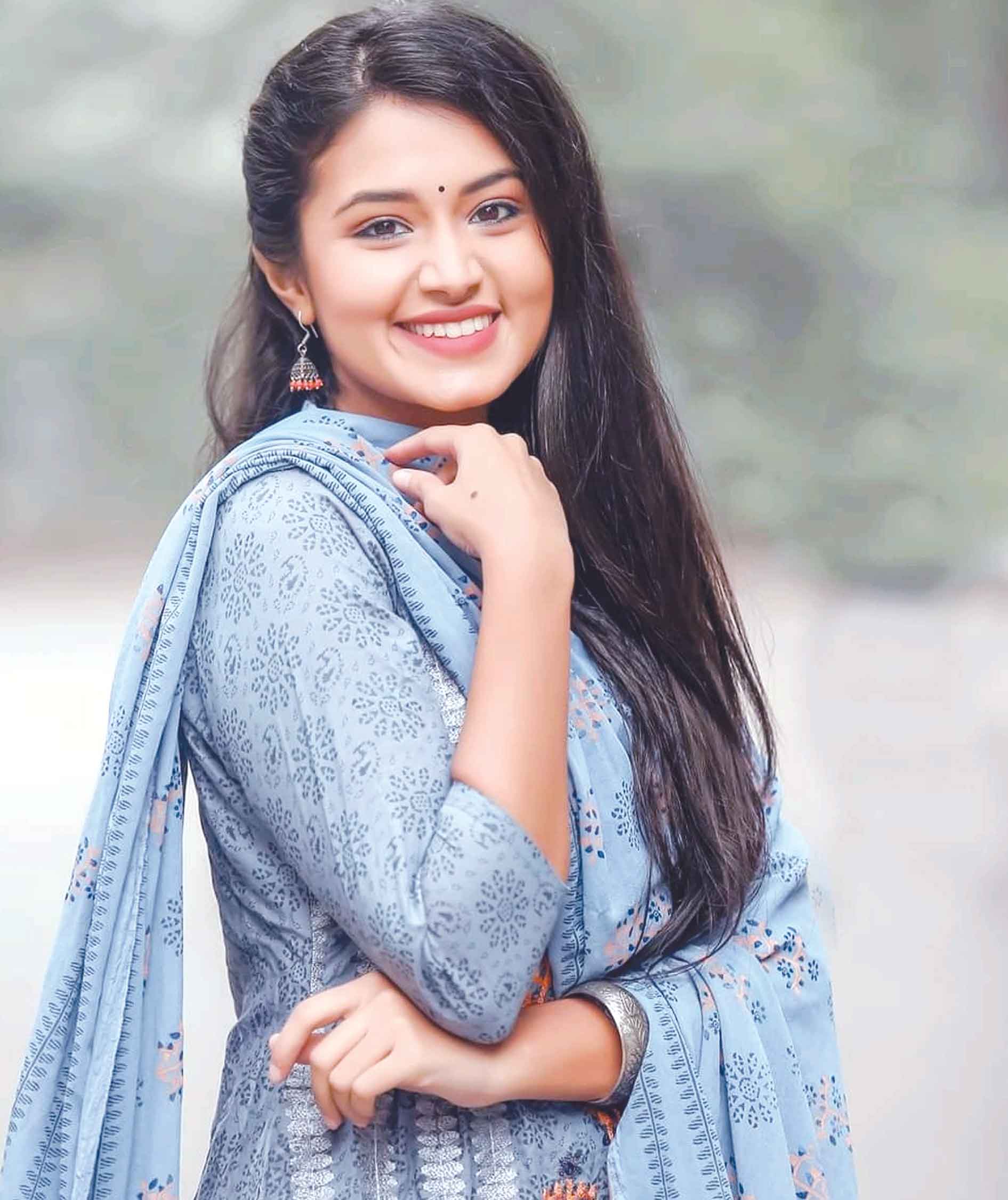গা বাঁচাতে চুপ ফারিণের 'প্রতীক্ষা' হাতছাড়া