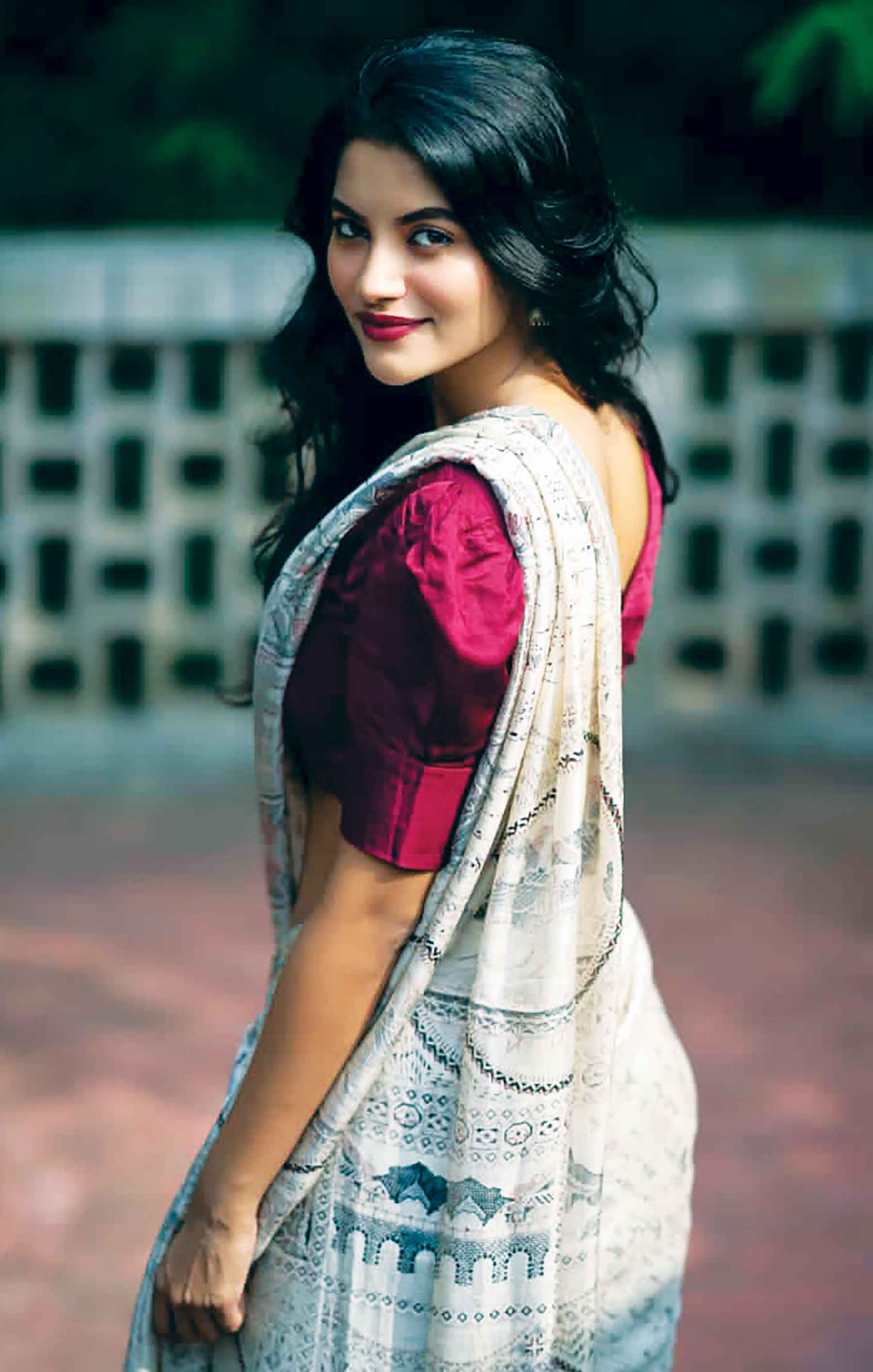 কাজ নিয়ে হাঁপিয়ে উঠছেন তুষি