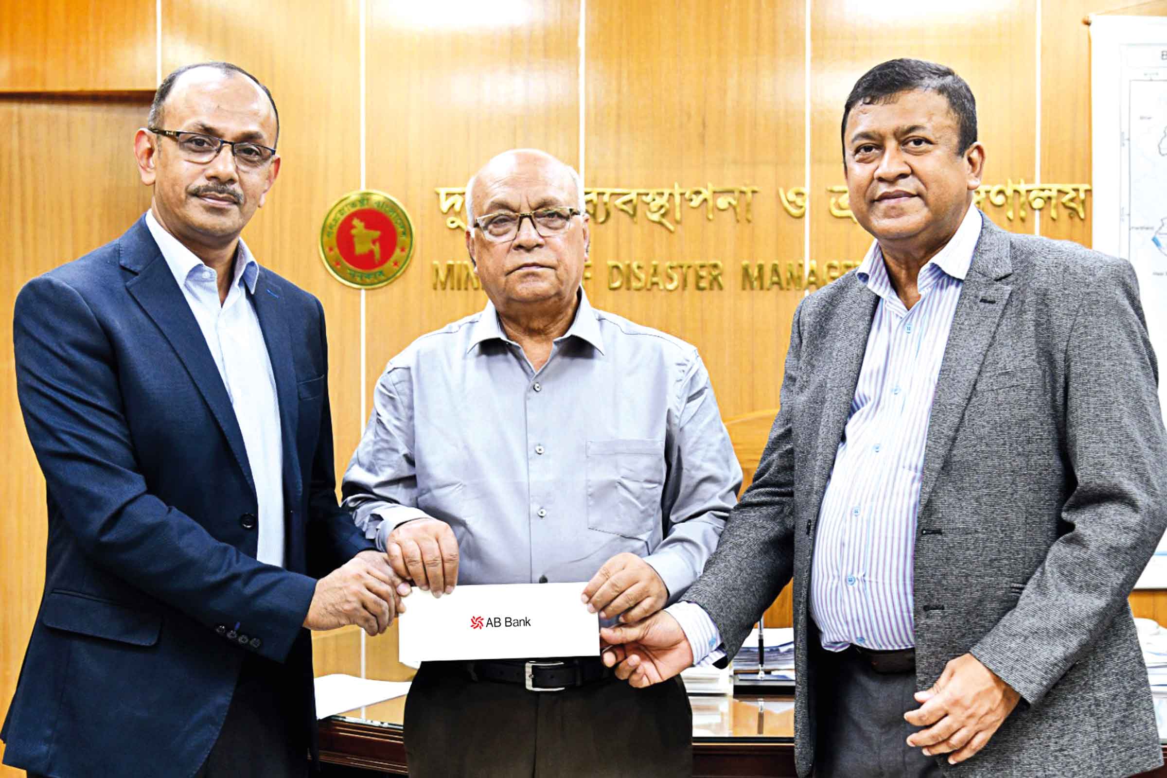 প্রধান উপদেষ্টার ত্রাণ তহবিলে এবি ব্যাংকের ২ কোটি টাকা অনুদান