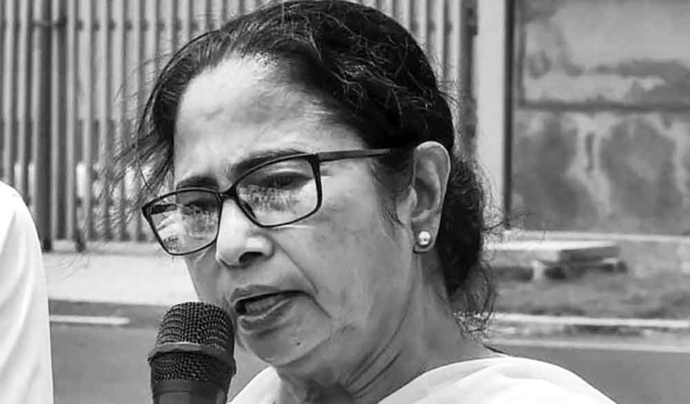 চাপের মুখে দুরন্ত 'কামব্যাক' মমতার