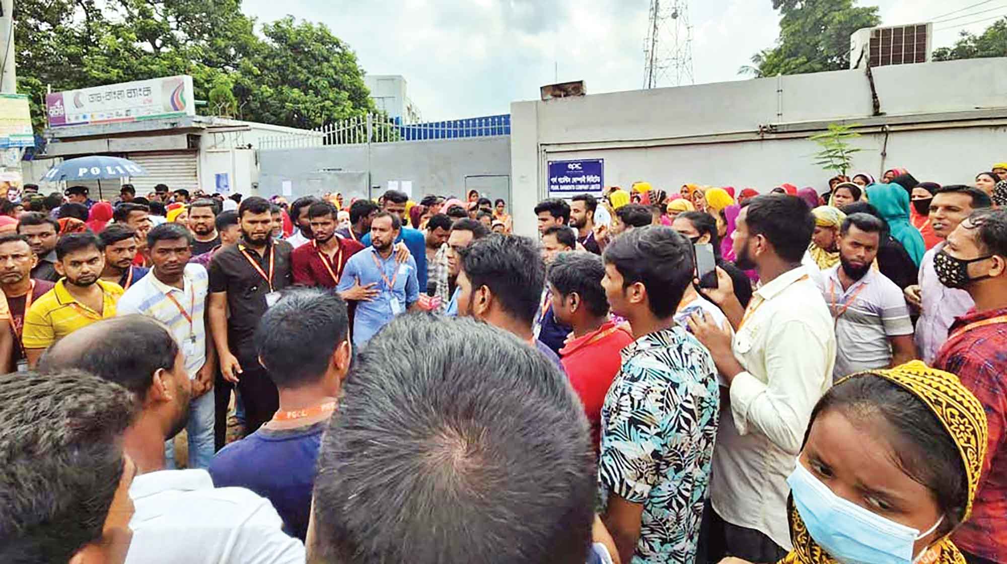 পোশাক শিল্পে অস্থিরতার জন্য তিন কারণ চিহ্নিত