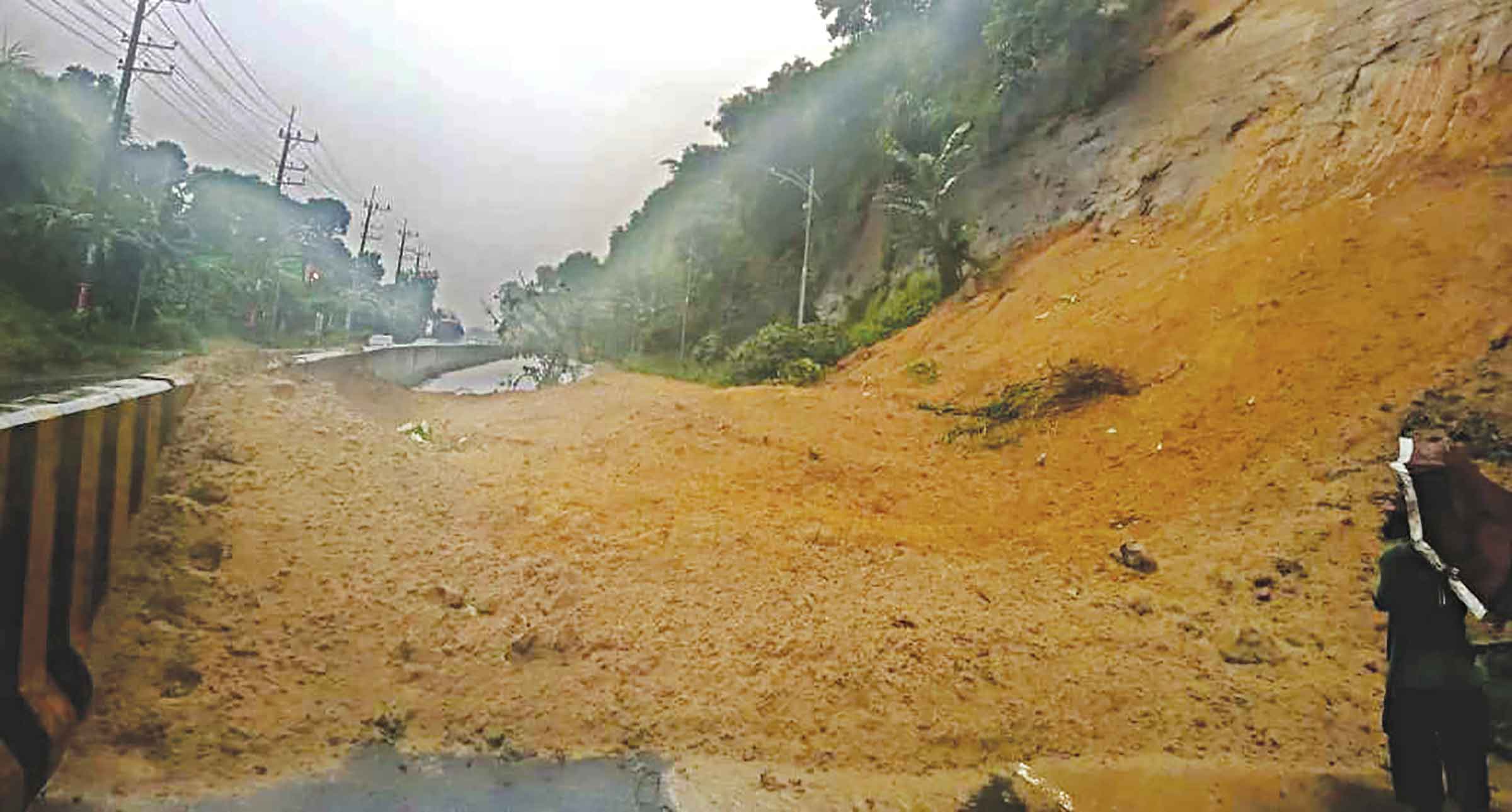 ভারী বর্ষণ :৮ জেলার নিম্নাঞ্চল তলিয়ে যাওয়ার আশঙ্কা