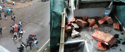 ঢাকা কলেজের বাস ভাঙল আইডিয়ালের শিক্ষার্থীরা